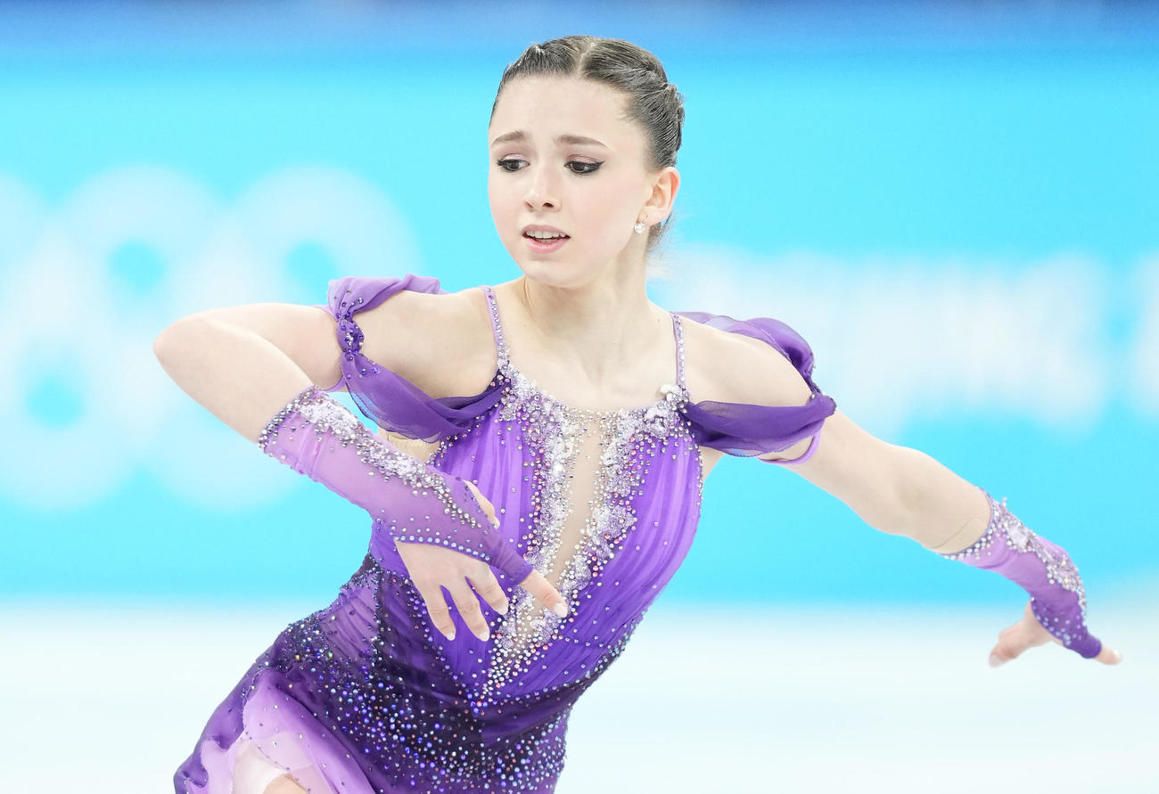 フィギュアスケート団体、女子SPで演技するワリエワ（撮影・菅敏）