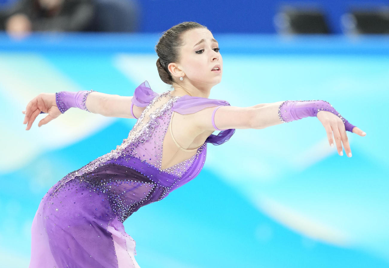 フィギュアスケート団体、女子SPで演技するワリエワ（撮影・菅敏）