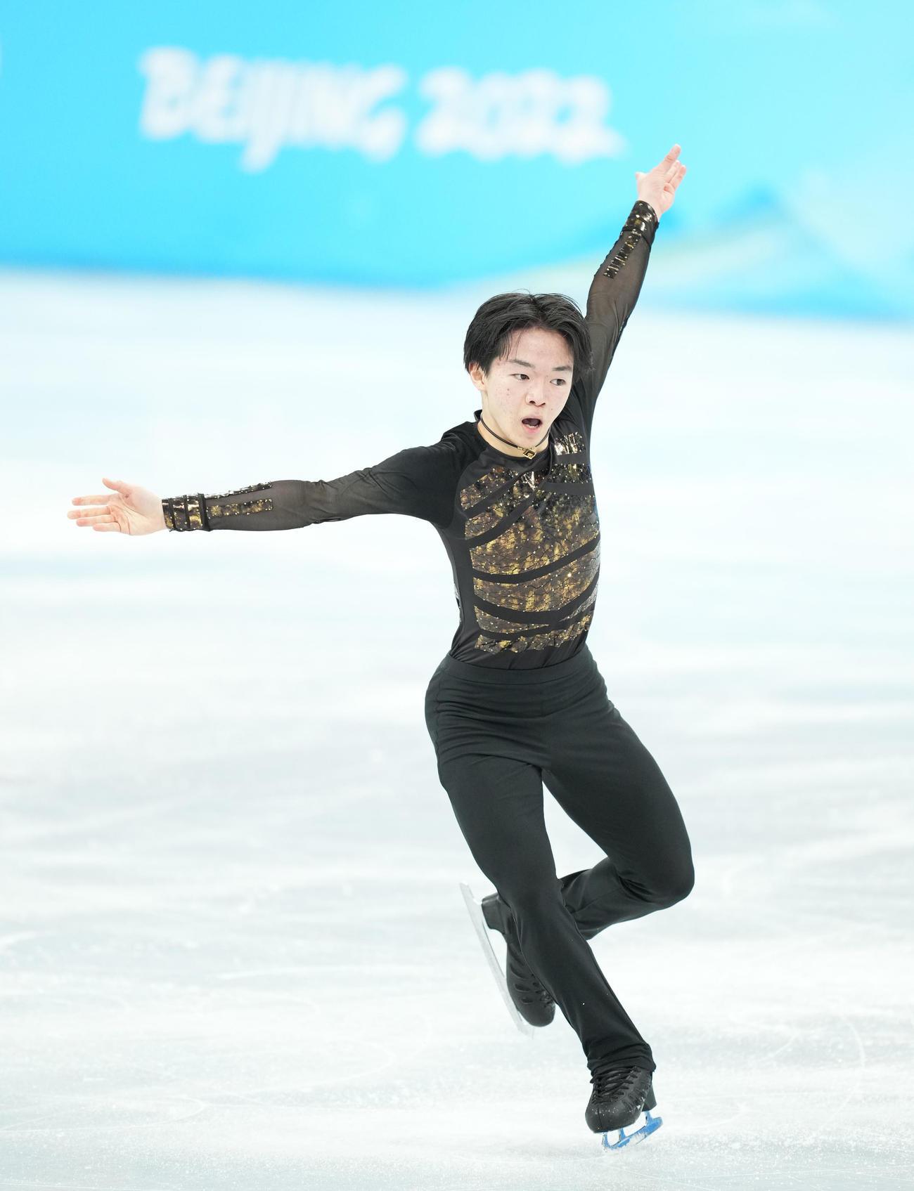 フィギュアスケート団体、男子フリーで演技する鍵山（撮影・菅敏）