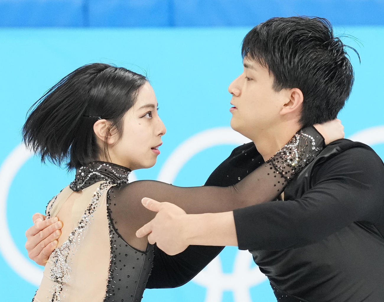 フィギュアスケート団体、ペアフリーで演技する三浦（左）、木原組（撮影・菅敏）