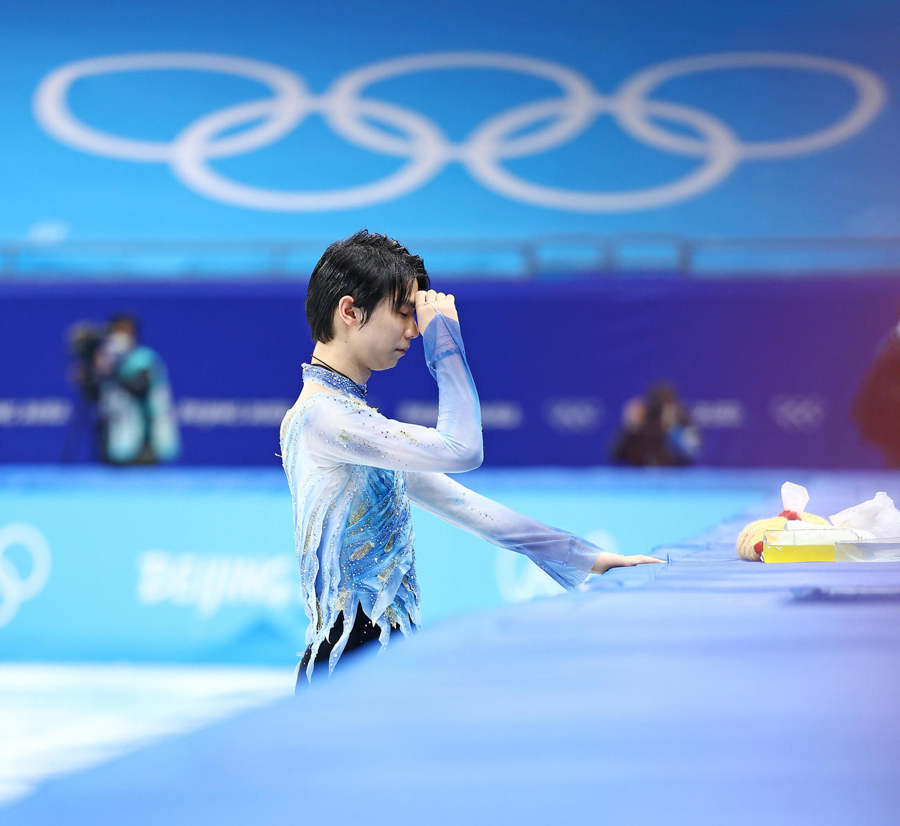 男子SPで4年ぶりの五輪のリンクに入り集中する羽生（撮影・垰建太）