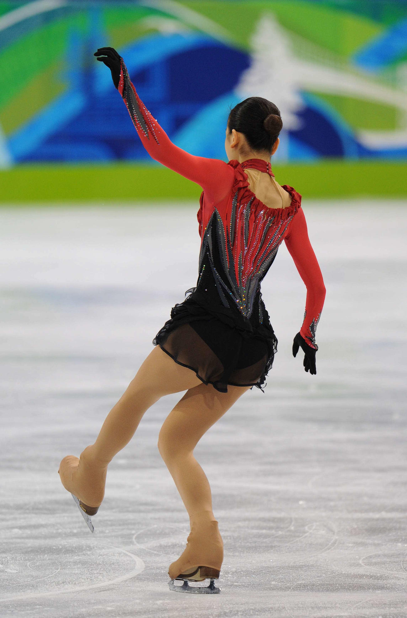 バンクーバー五輪　フィギュア女子フリー　3回転トーループの助走でバランスを崩す浅田真央（2010年2月25日撮影）