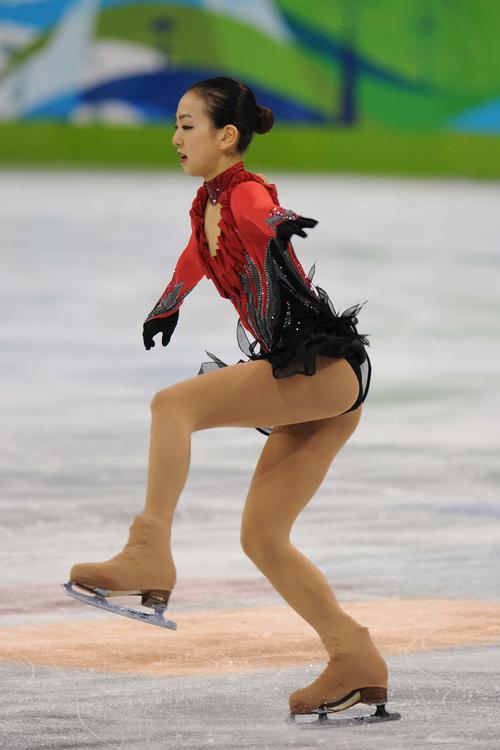 フィギュア】浅田真央もはまった五輪リンクの穴 勢い失い1回転に、0