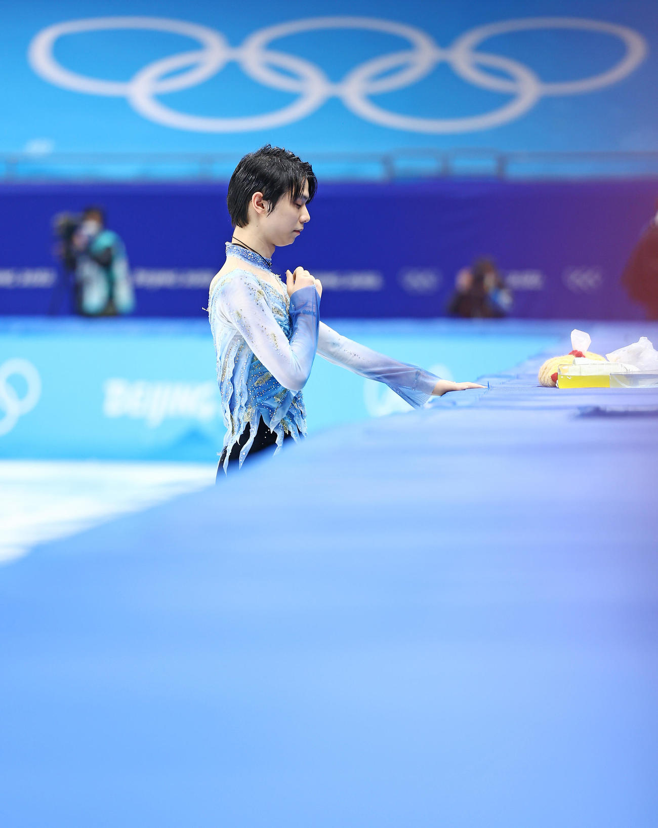 男子SPで4年ぶりの五輪のリンクに入り集中する羽生（撮影・垰建太）