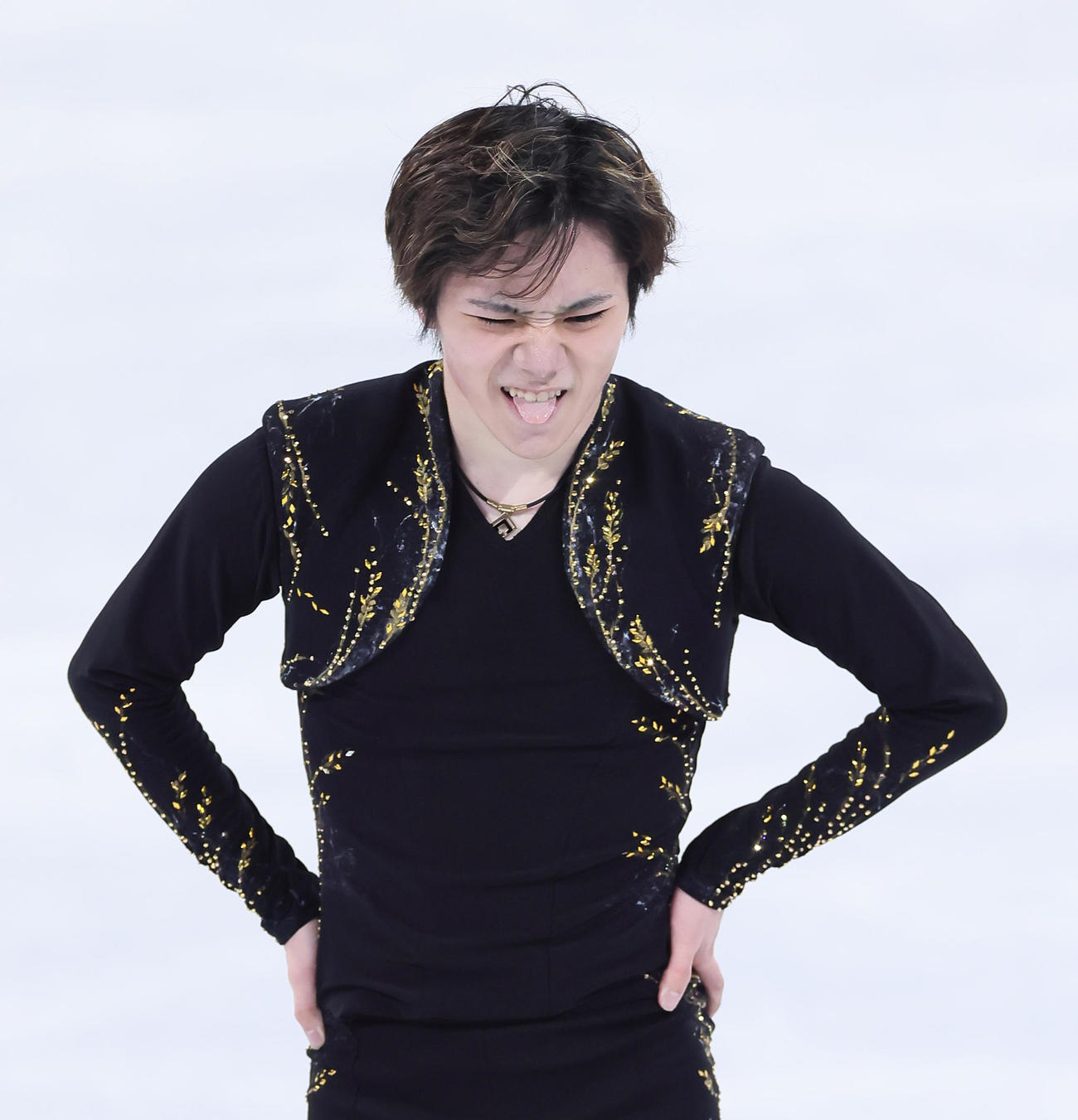 男子フリーの演技を終えた宇野は悔しそうな表情でリンクを後にする（撮影・足立雅史）