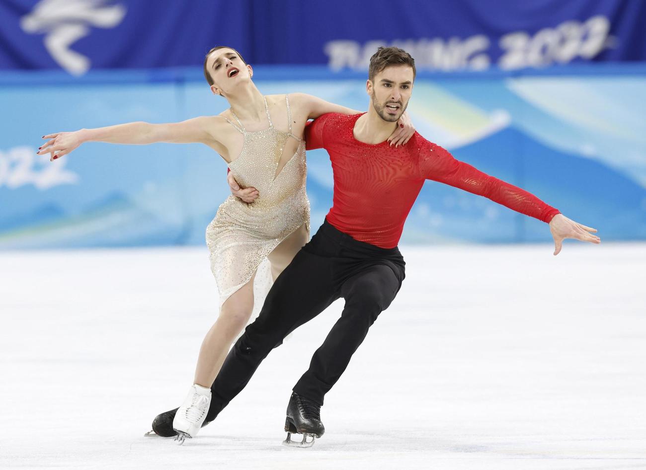 アイスダンスで優勝したガブリエラ・パパダキス（左）、ギヨーム・シゼロン組のフリー（共同）