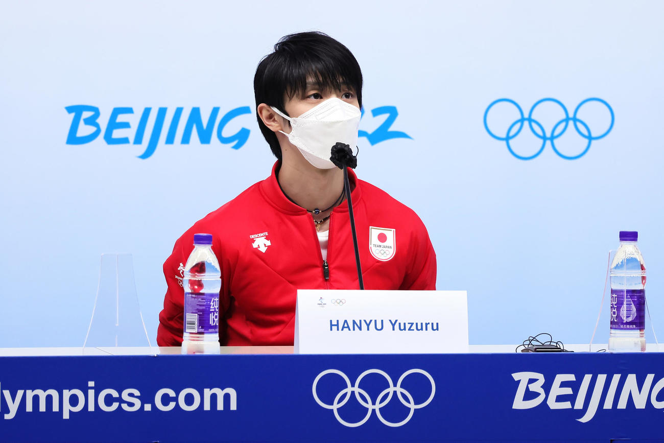 羽生結弦会見　会見を行った羽生（撮影・足立雅史）