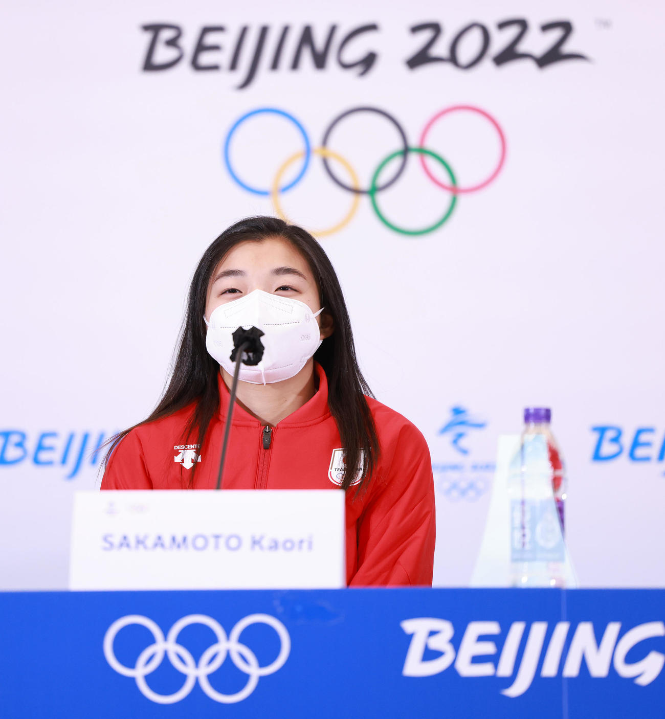 フィギュアスケート女子で銅メダルを獲得し一夜明け会見に臨む坂本（撮影・垰建太）