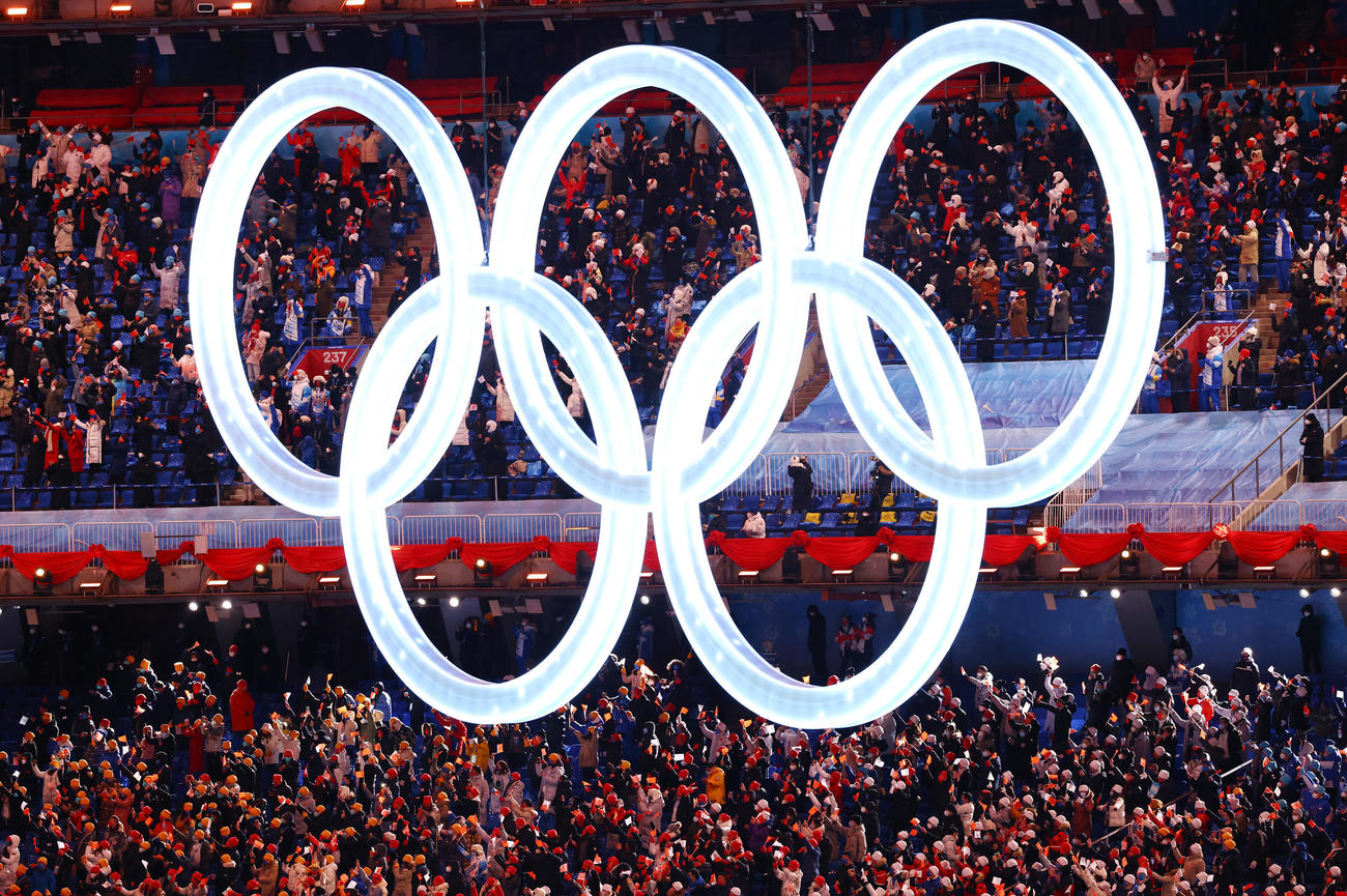 北京五輪開会式で最後に登場した中国選手団に大盛り上がりの観客（撮影・垰建太）