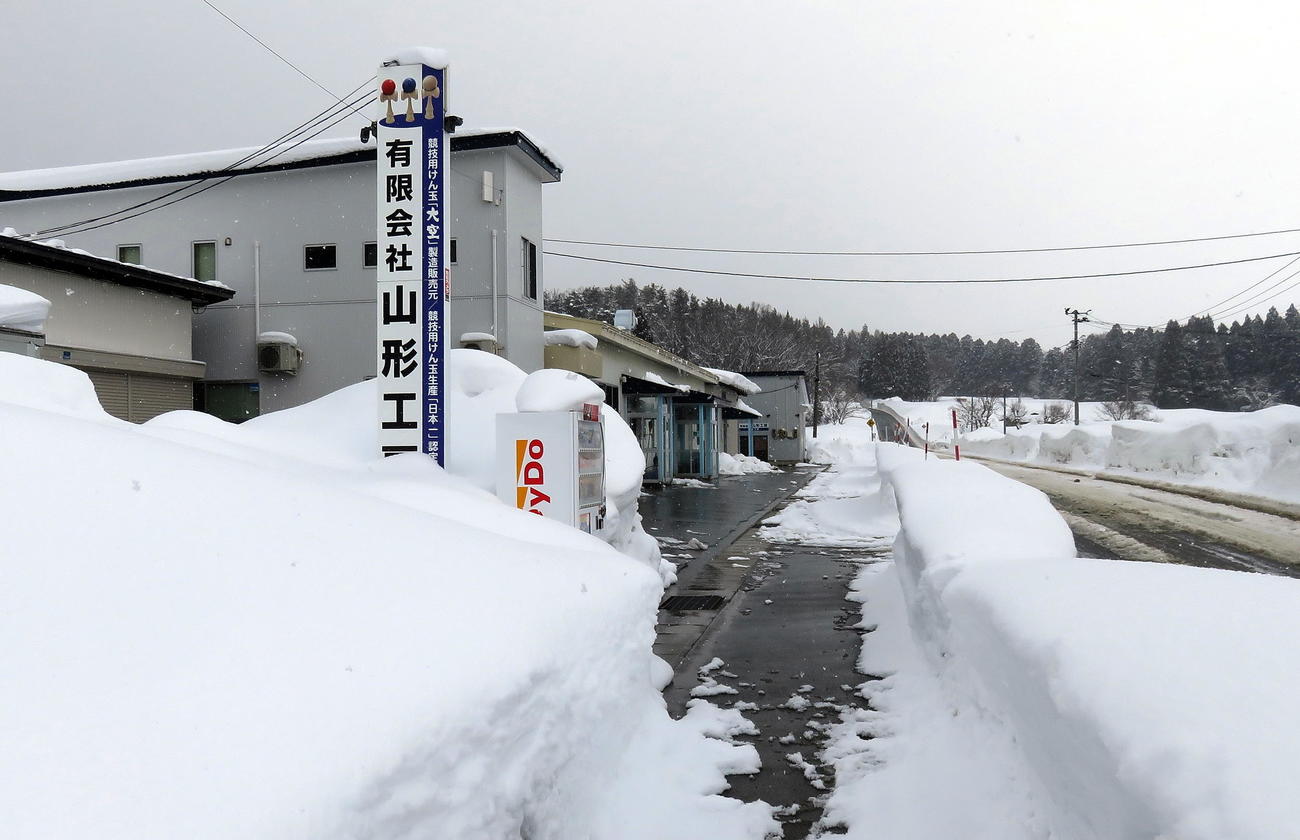 日本けん玉協会の製造指定工場に認定されている山形県長井市の「山形工房」（撮影・鎌田直秀）