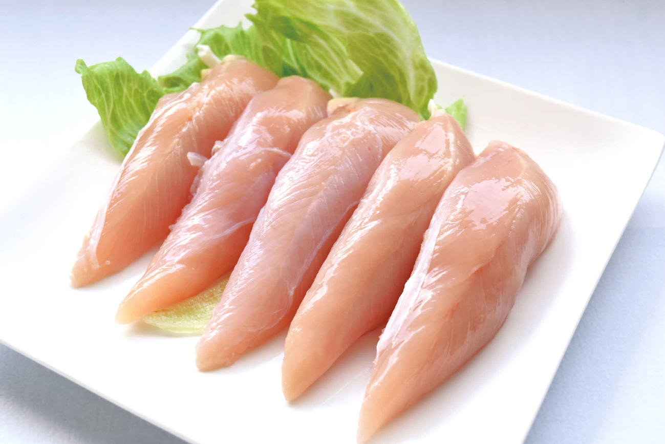 養鶏・加工業「オヤマ」が岩渕麗楽に送っている「奥州いわいどり」のささみ（オヤマ提供）