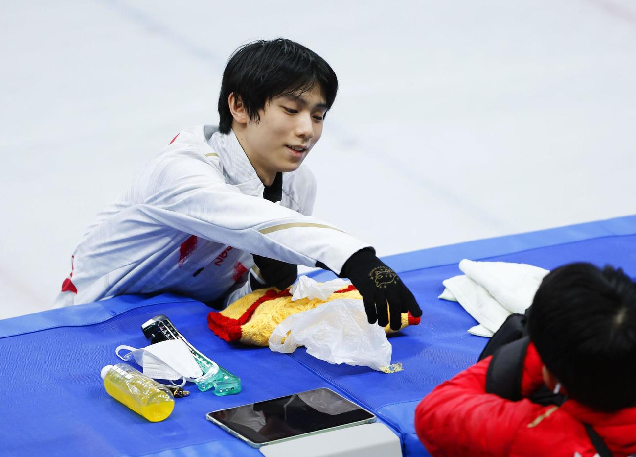 男子SP前の練習に臨む羽生結弦（共同）
