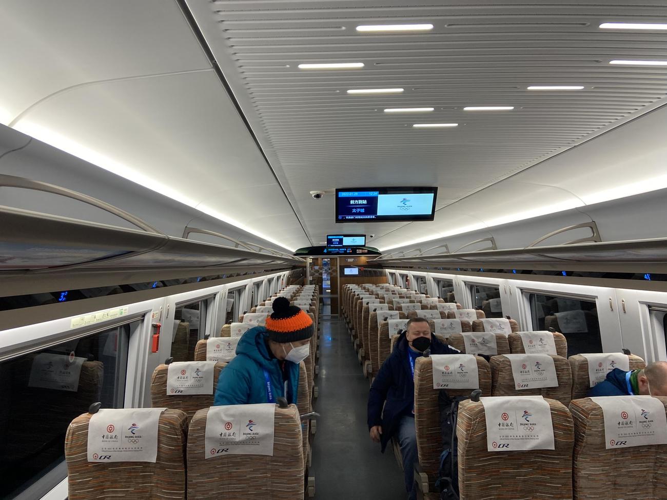 北京中心側の清河駅と、太子城駅を結ぶ高速鉄道の車内