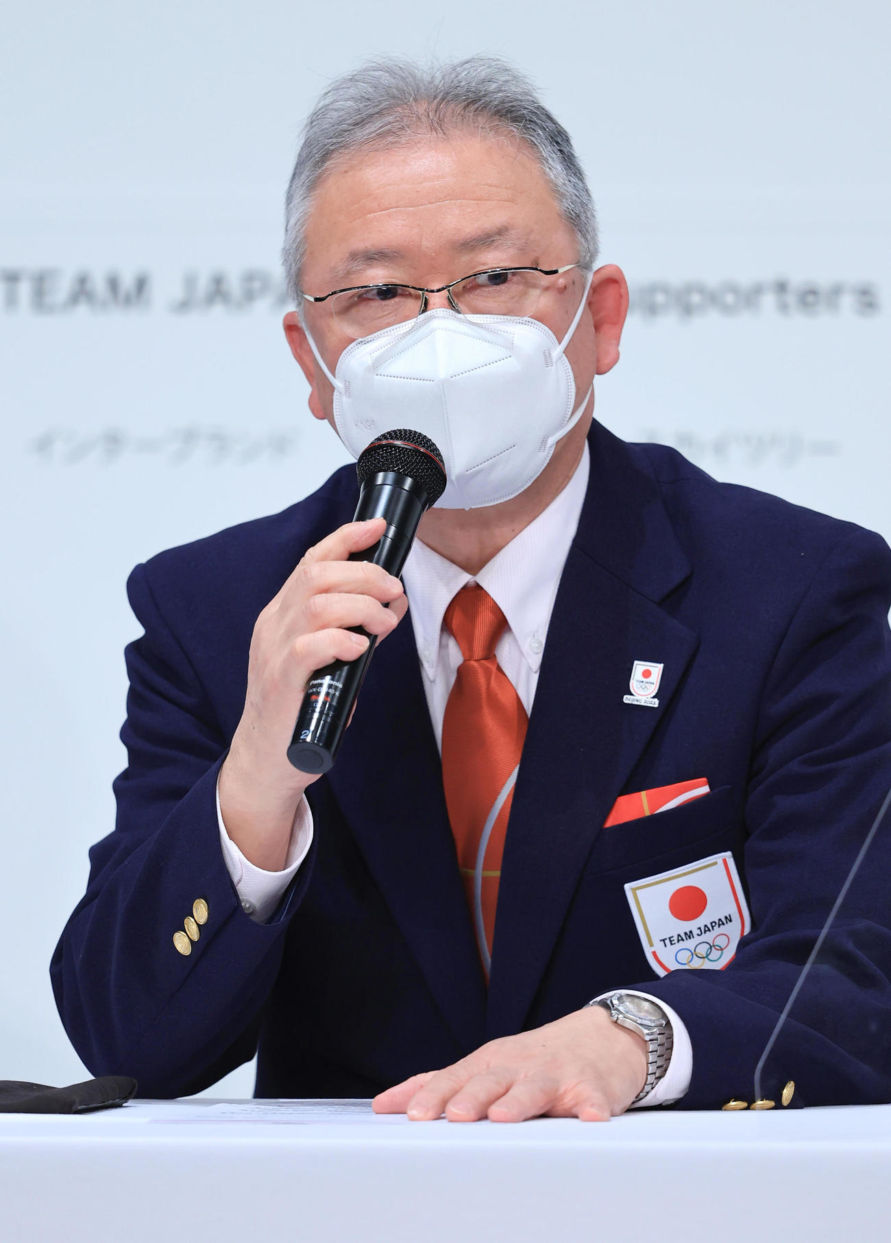 北京冬季五輪への抱負を語る日本選手団の伊東団長（代表撮影）