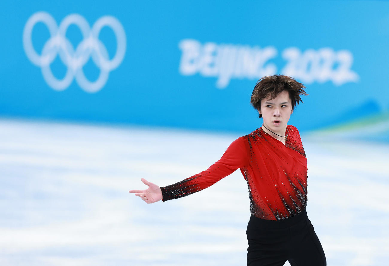 フィギュアスケート団体、男子SPの演技をする宇野（撮影・垰建太）