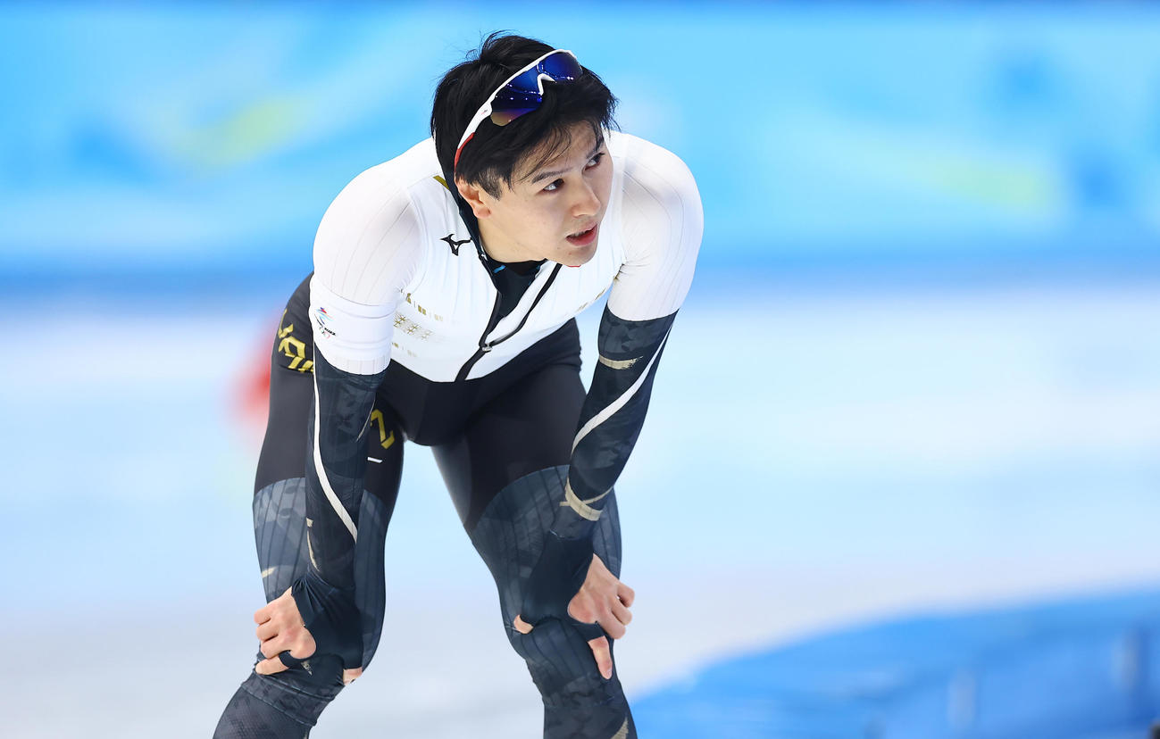 スピードスケート男子500メートル　レース後、悔しげな村上（撮影・垰建太）
