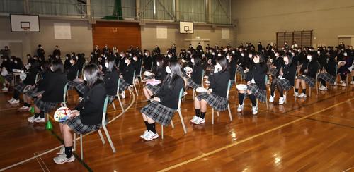 小樽双葉高では男子回転に出場した小山の応援会が行われた(撮影・奥村晶治)