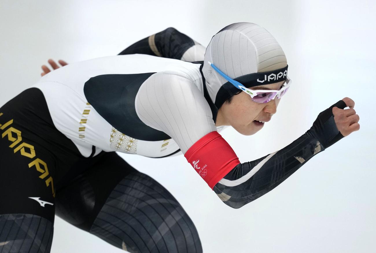 女子1000 メートル 　滑走する小平奈緒＝北京（共同）