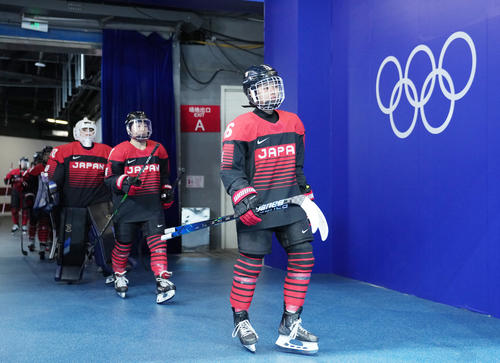 日本対スウェーデン　試合開始前、会場に入る日本代表の選手たち（撮影・菅敏）