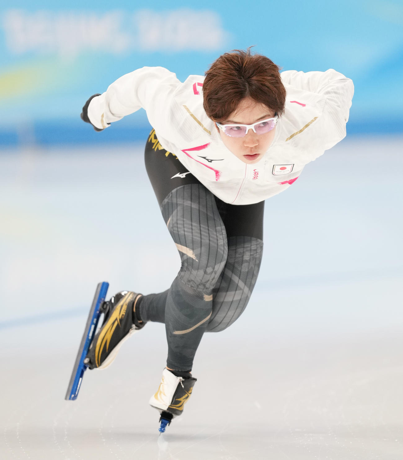 五輪会場の国家スピードスケート館で練習をする小平（22年1月31日撮影）