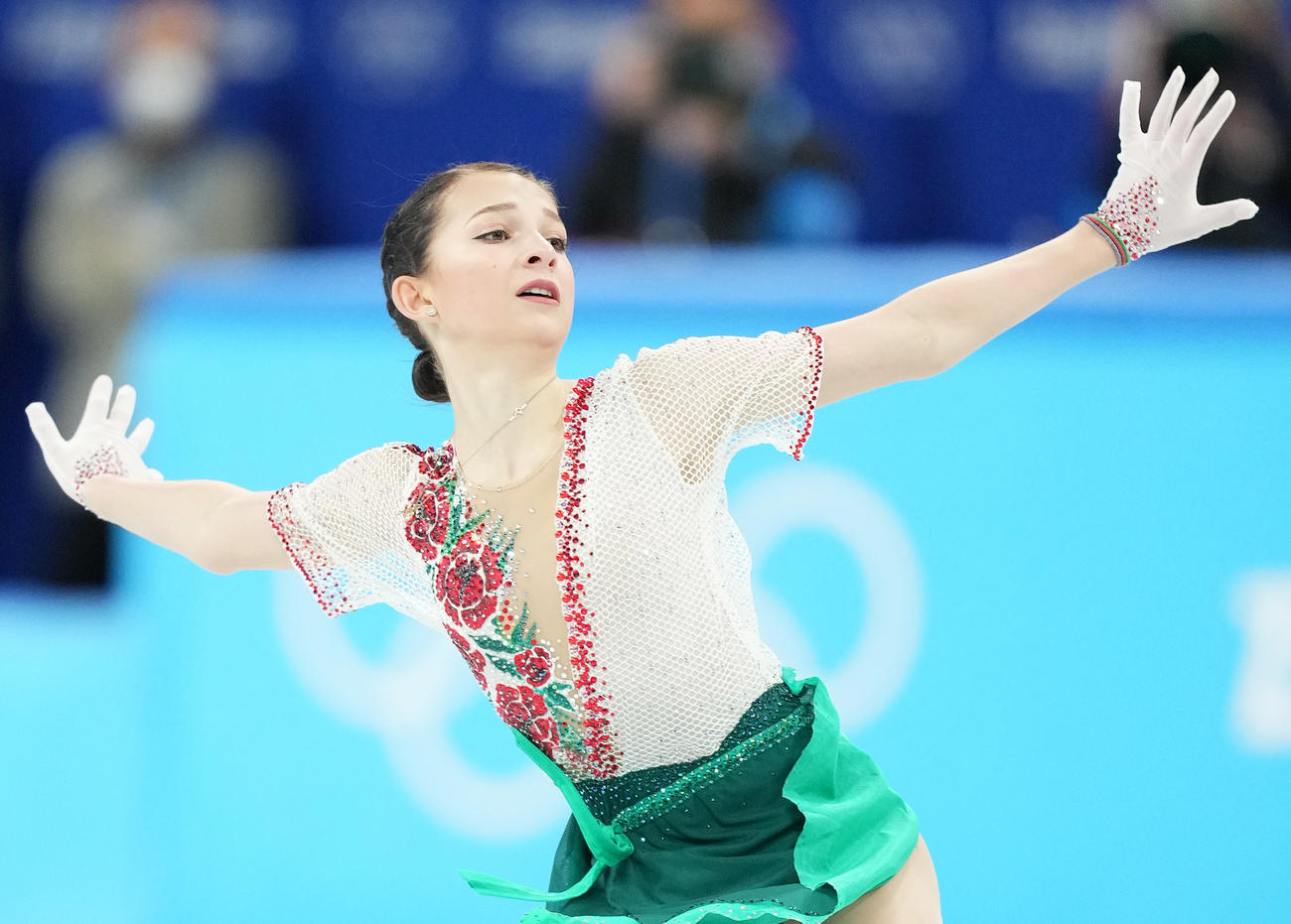 フィギュアスケート団体、女子SPで演技するシャボトワ（撮影・菅敏）