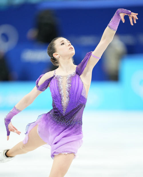 フィギュアスケート団体、女子SPで演技するワリエワ（撮影・菅敏）