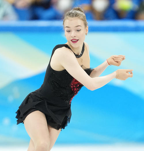 フィギュアスケート団体、女子SPで演技するグバノワ（撮影・菅敏）