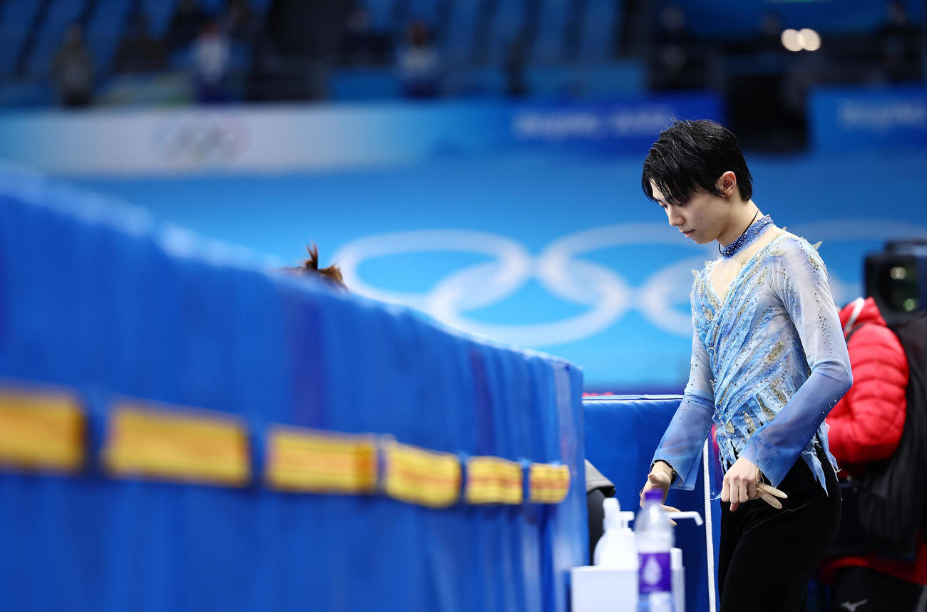 男子SPで4年ぶりの五輪のリンクに入る羽生（撮影・垰建太）
