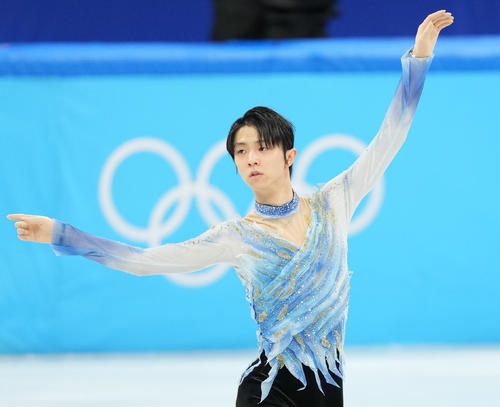 フィギュアスケート、男子SPを前にウォーミングアップする羽生（撮影・菅敏）