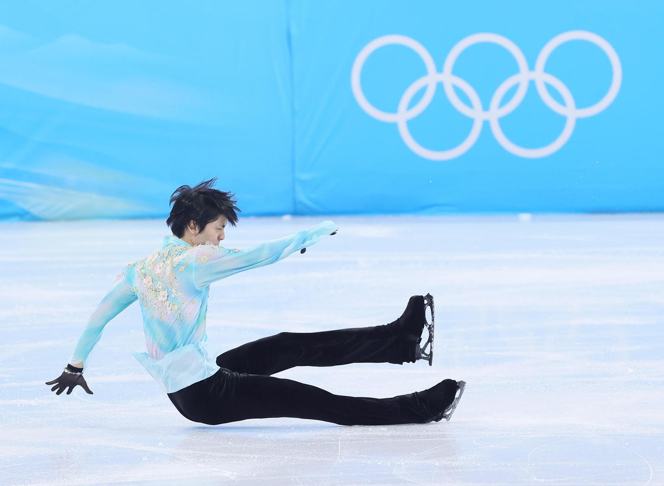 男子フリーで4回転半ジャンプに挑むも着氷に失敗した羽生（撮影・足立雅史）