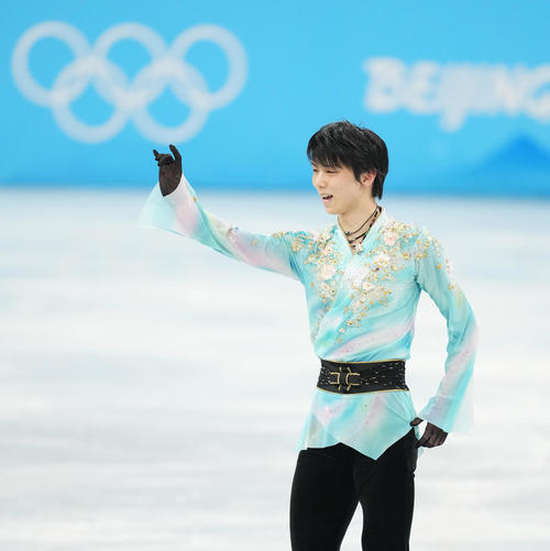男子フリーの演技を終え、天を見上げる羽生(撮影・菅敏)