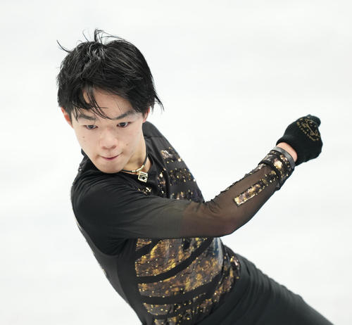 男子フリーを前に公式練習に臨む鍵山(撮影・菅敏)