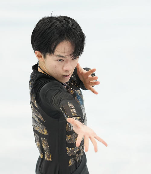 フィギュアスケート、男子フリーで演技する鍵山（撮影・菅敏）