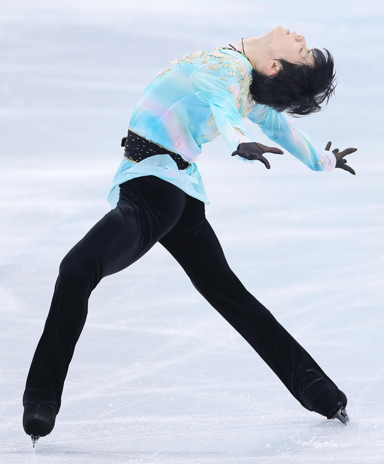 男子フリーでイナバウアーを披露する羽生（撮影・足立雅史）