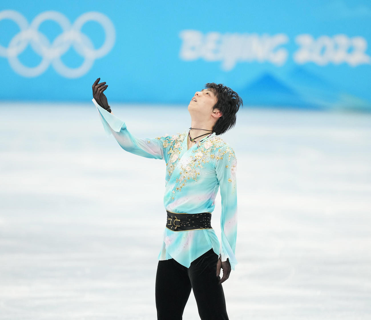 男子フリーの演技を終え、天を見上げる羽生（撮影・菅敏）