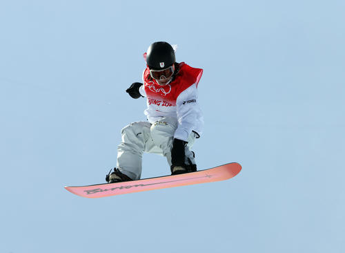 スノーボード男子ハーフパイプ決勝3本目の平野歩夢のエア（撮影・パオロ　ヌッチ）