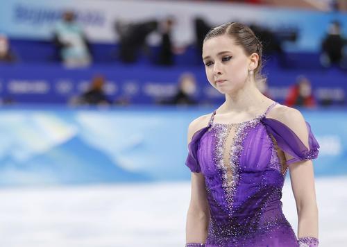 女子SPの演技を終え、引き揚げるカミラ・ワリエワ(共同)