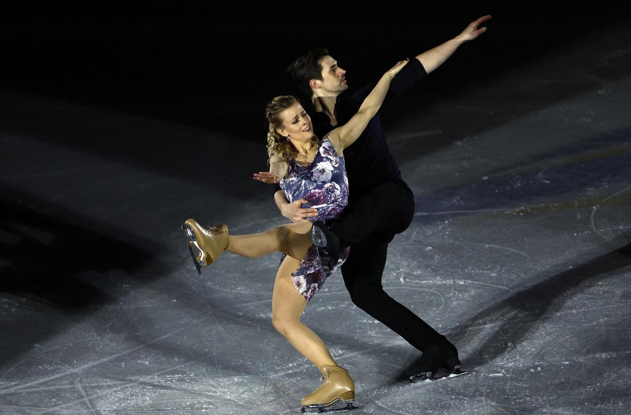 エキシビジョンで華麗な演技を披露する、アイスダンスのマディソン・ハベル＆ザカリー・ダナヒュー組（米国）（ロイター）