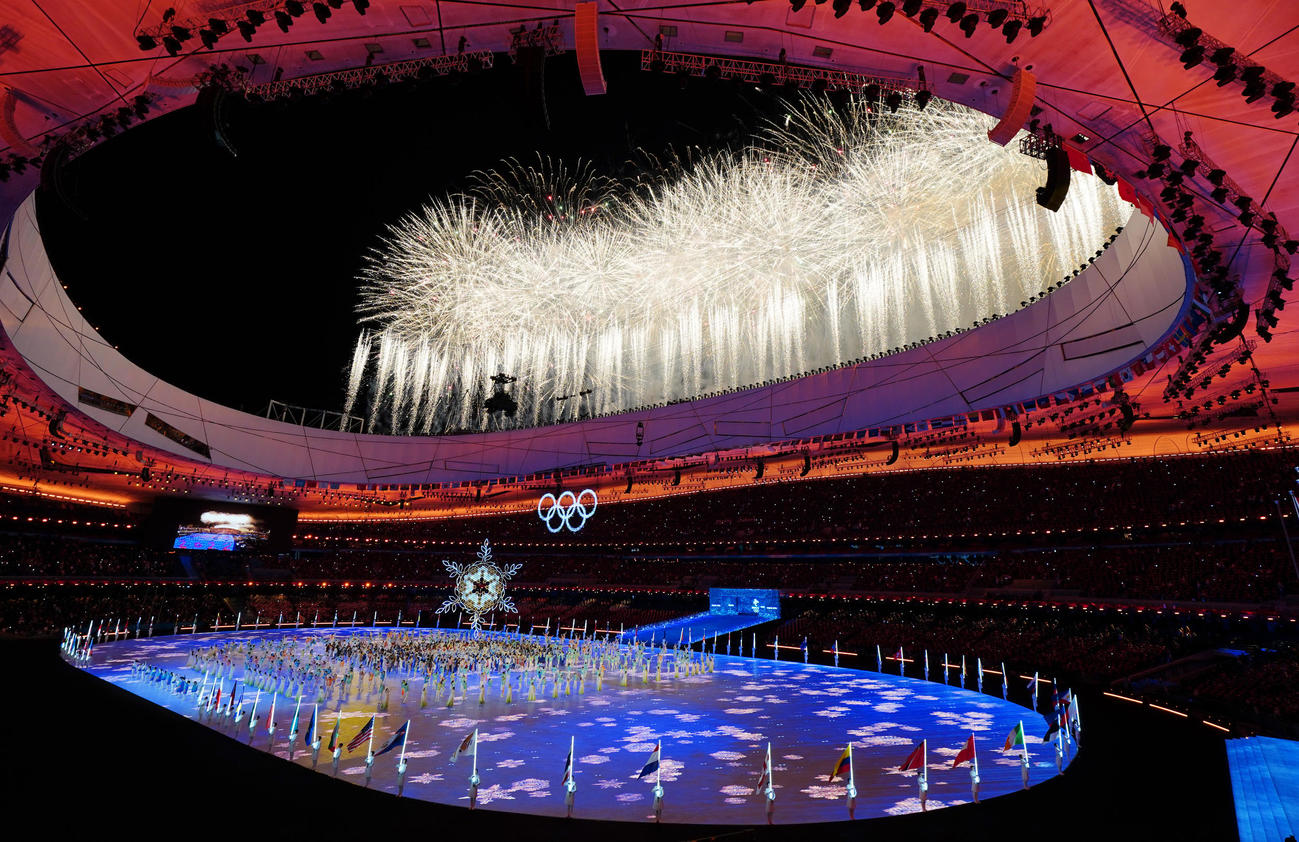 北京五輪閉会式のフィナーレで会場で打ち上げられる花火（撮影・菅敏）