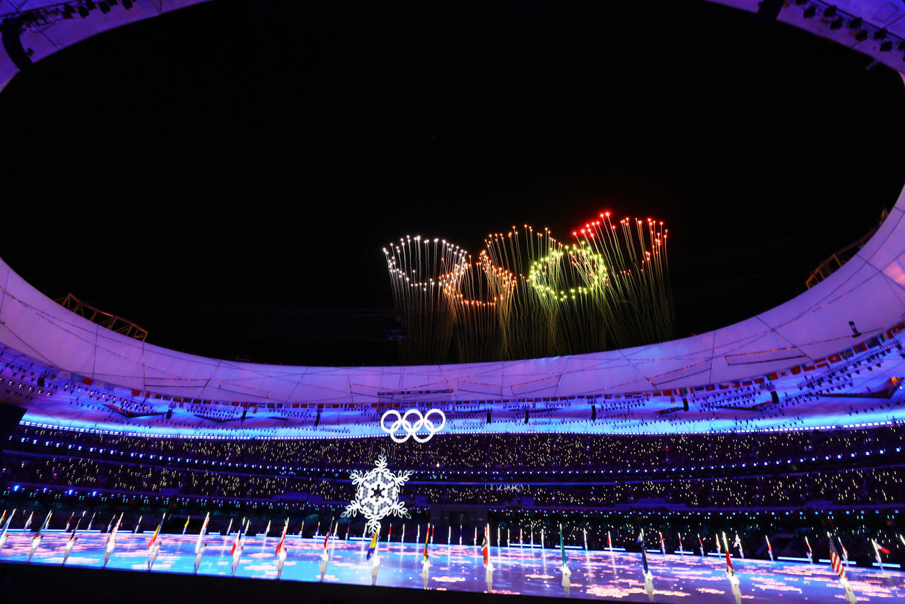 閉会式の最後に花火が打ち上げら「五輪マーク」が浮かび上がった（撮影・足立雅史）