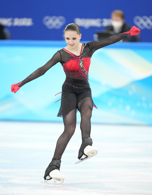 フィギュアスケート団体の女子フリーで演技するワリエワ（撮影・菅敏）