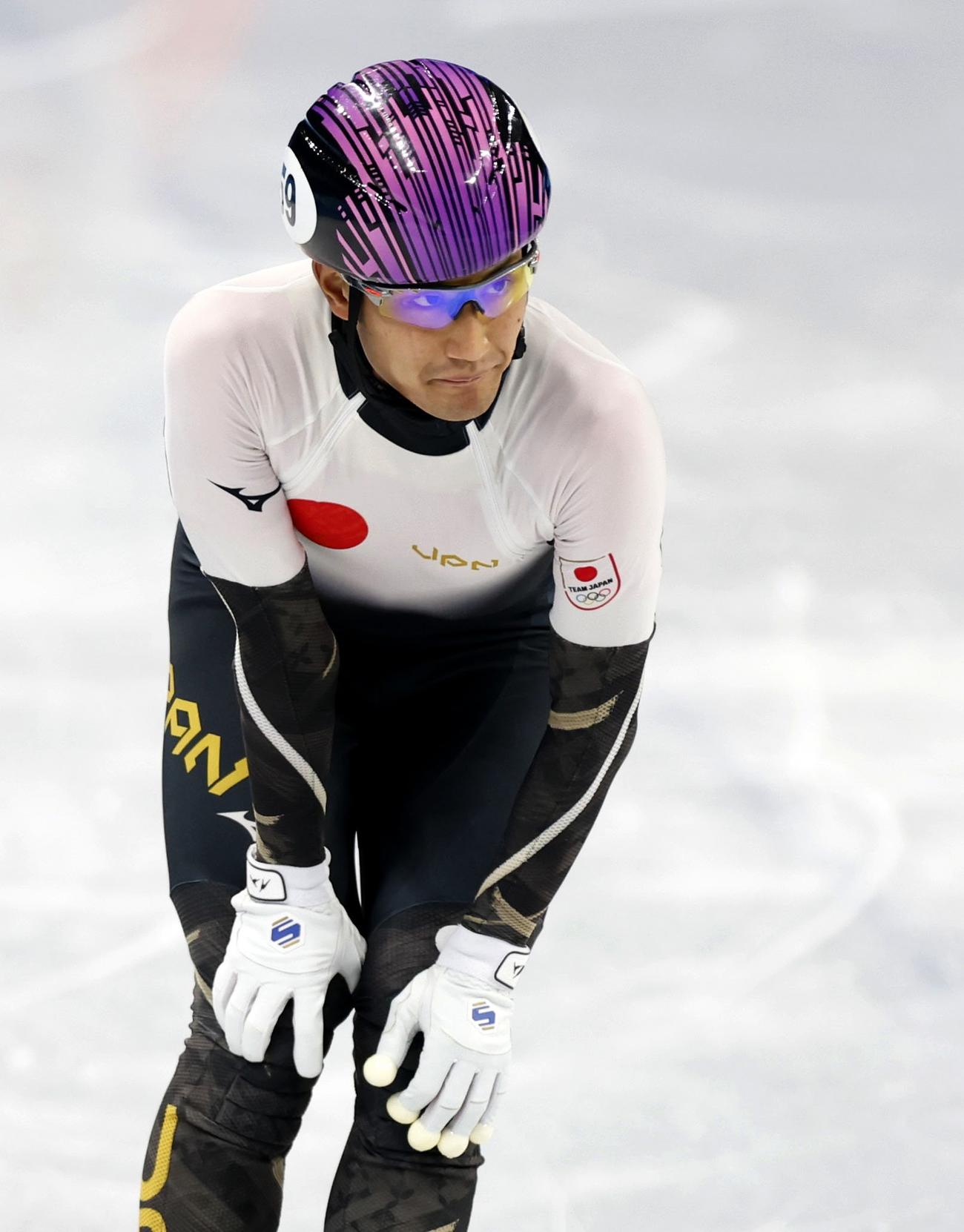 ショートトラック男子1000メートル　予選のレースを終えた吉永一貴（共同）