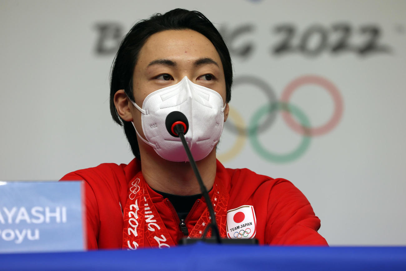 北京五輪の競技を終えて、記者会見する小林陵侑（撮影・パオロ・ヌッチ）