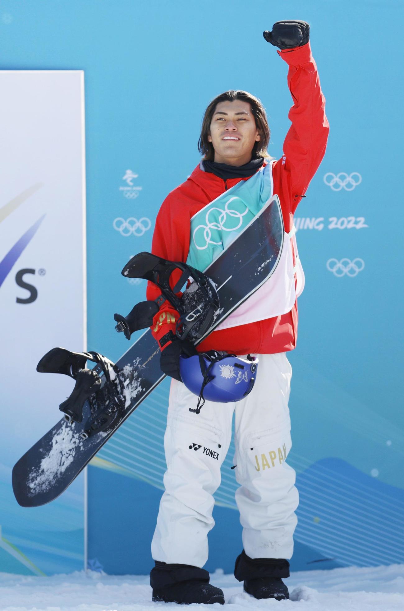 男子ビッグエア決勝　2回目を終え、ガッツポーズする大塚健（共同）