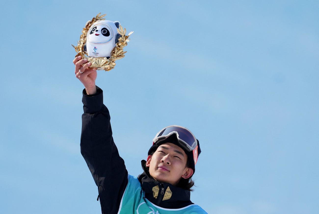 北京五輪スノーボード男子ビッグエアで優勝した蘇翊鳴（スー・イーミン）（ロイター）