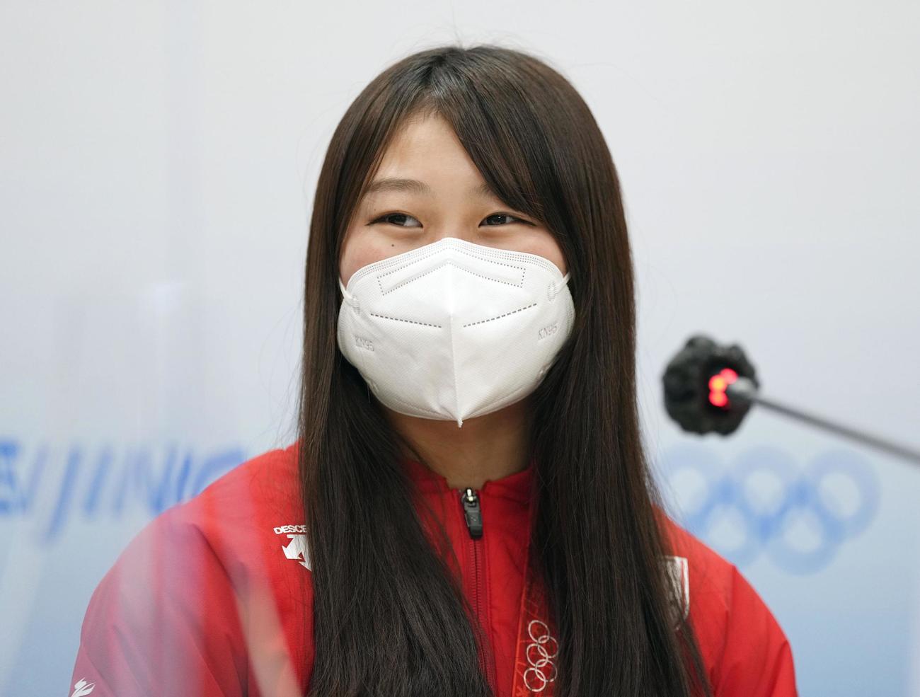 スノーボード女子ビッグエア銅メダル獲得から一夜明け、記者会見する村瀬心椛（共同）