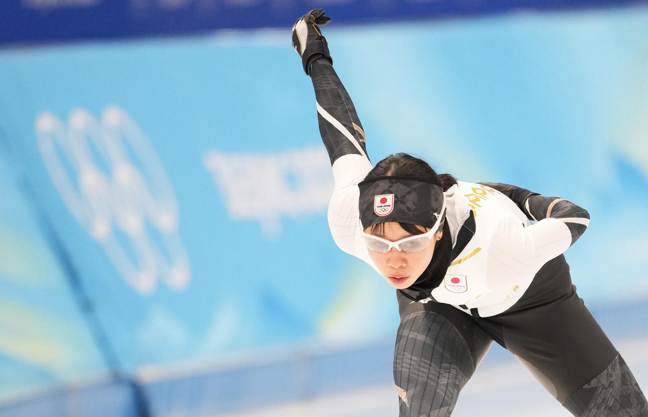 五輪会場の国家スピードスケート館で練習する高木菜（撮影・菅敏）