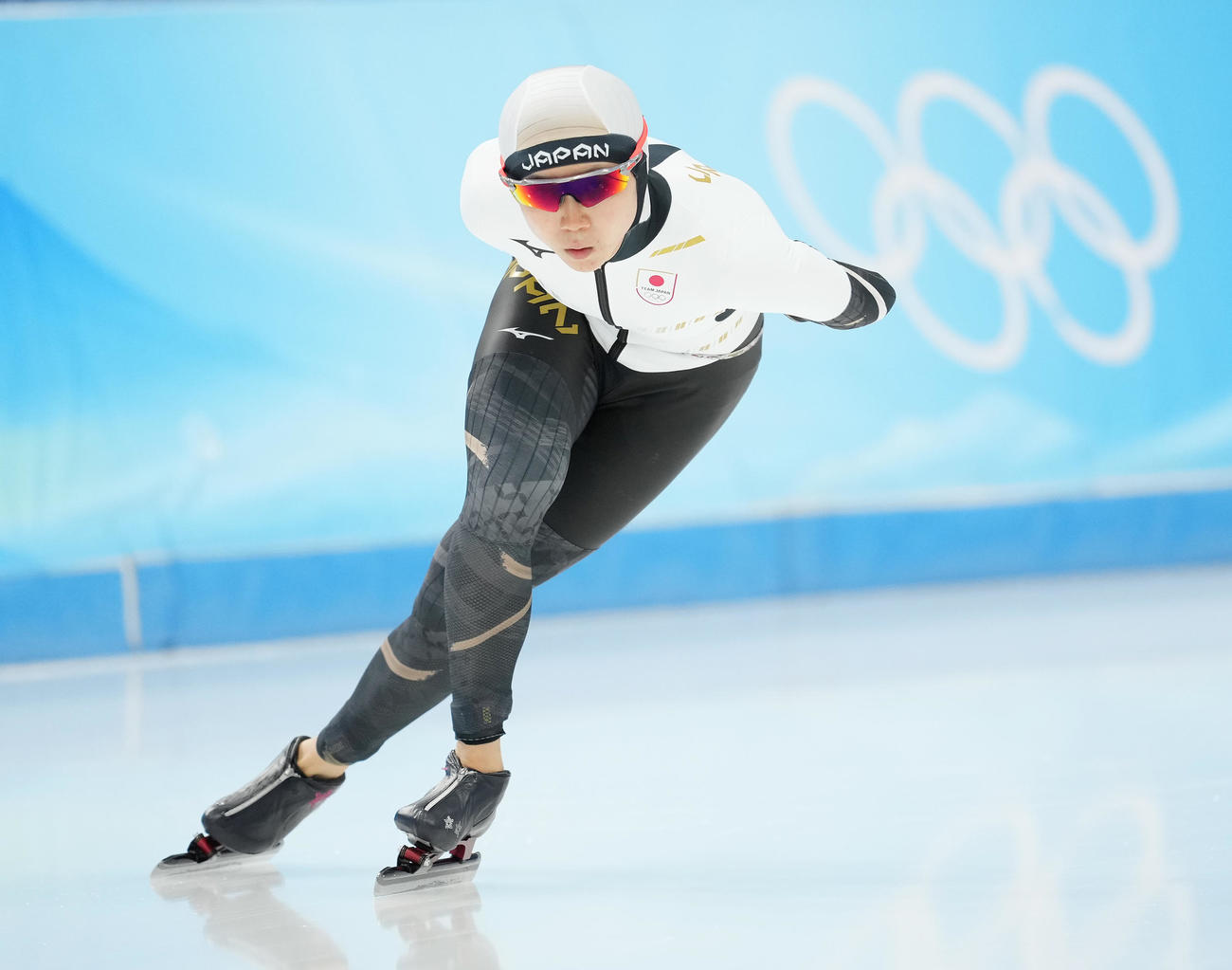 スピードスケート女子3000メートルで滑走する高木美（撮影・菅敏）