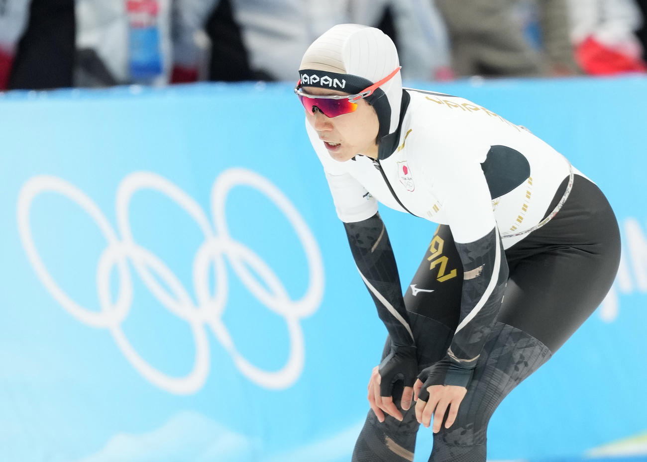 スピードスケート女子3000メートル　レースを終え、呼吸を整える高木美（撮影・菅敏）