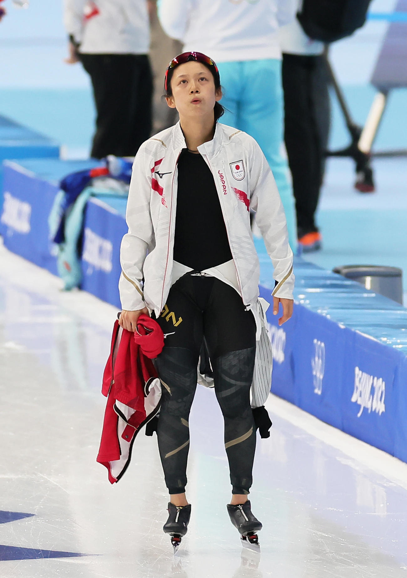 スピードスケート女子1500メートルで、２大会連続の銀メダルに終わった高木美帆。レース後、悔しそうにフーッと息を吐き、遠くを見つめた
